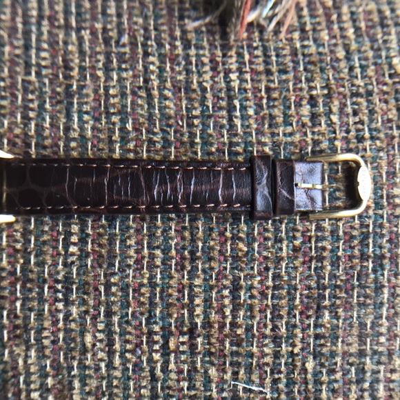 Tissot A220 Ladies Leather-band, water resistant 30m, mineral crystal watch. - Picture 12 of 16